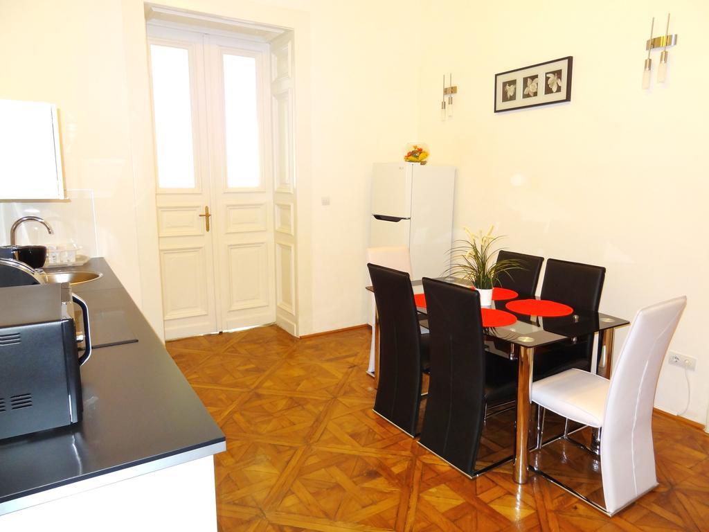 בודפשט Erzsebet Boulevard Apartment מראה חיצוני תמונה
